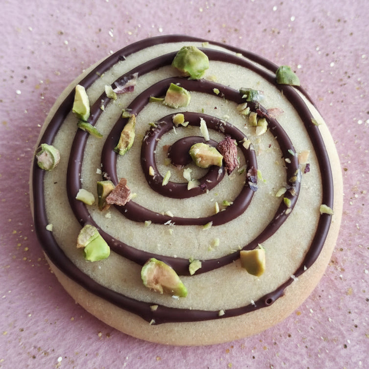 Sablé avec chocolat noir et éclats de pistaches